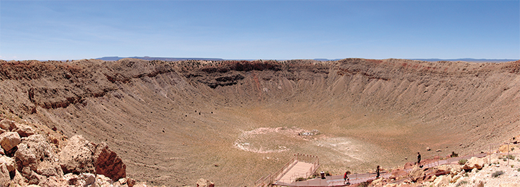 Кратер Бэрринджера (или Аризонский кратер) в американском штате Аризона диаметром 1200 м и глубиной 180 м образован относительно «небольшим», 50-метровым метеоритом, упавшим здесь около 50 тыс. лет назад. © Ivy Mike